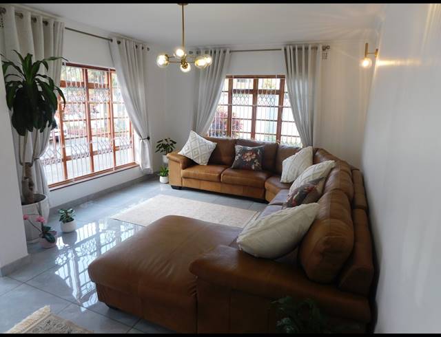 3 BEDROOM HOUSE FOR SALE IN ISIPINGO BEACH